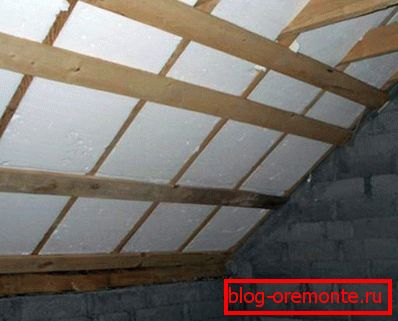 Proces ohřevu svahu zevnitř pomocí polystyrénové pěny