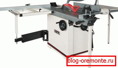 Stroj na řezání jednoduchého a vrstveného materiálu