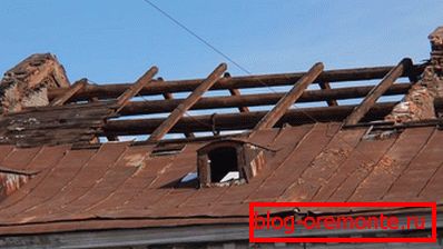 Odstranění zastřešení ze šikmé konstrukce před generální opravou