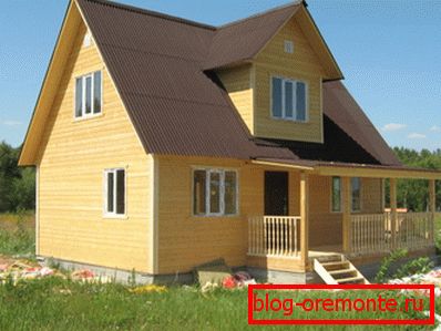 Útulná srubová chatka 8 x 9 s podkrovím a terasou Útulná srubová chatka 8 x 9 s podkrovím a terasou