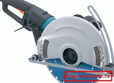 Diamantová pila je ideálním nástrojem pro řezání materiálu. Diamantová pila je ideálním nástrojem pro řezání materiálu.