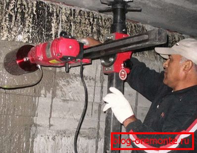 Diamantové vrtání děr mechanicky Diamantové vrtání děr mechanicky