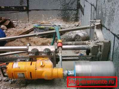 Diamantové vrtání otvorů v betonu mechanicky Diamantové vrtání otvorů v betonu mechanicky