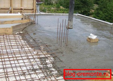 Kotva umožňuje dokončit i stropní betonový strop Kotva umožňuje dokončit i stropní betonový strop