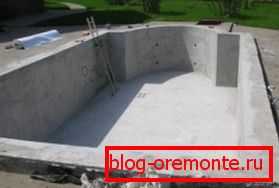 Bazén, nalijte pomocí betonu B20 Bazén, nalijte pomocí betonu B20