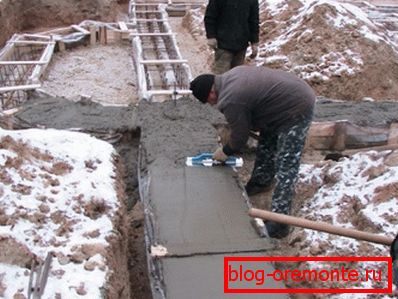 Beton s přísadou nemrznoucí přísady tvrdí dokonce i při nízkých teplotách. Beton s přísadou nemrznoucí přísady tvrdí dokonce i při nízkých teplotách.