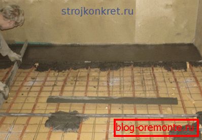 Betonování připravené a zahřáté základny Betonování připravené a zahřáté základny