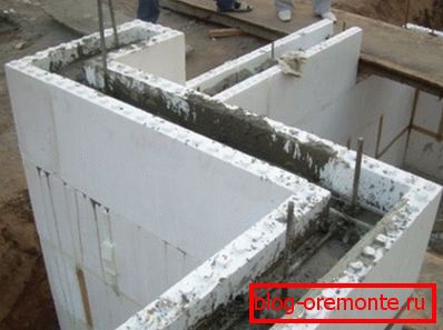 Betonování s pěnovými bednami Betonování s pěnovými bednami