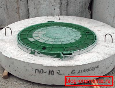 Betonový kryt s plastovým poklopem. Betonový kryt s plastovým poklopem.