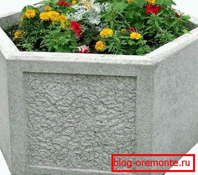 Betonové květinové záhony v designu krajiny Betonové květinové záhony v designu krajiny