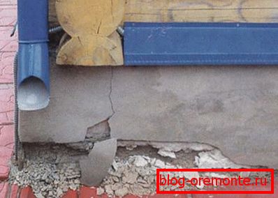 Betonový podklad je zničen krystalizací vody. Betonový podklad je zničen krystalizací vody.