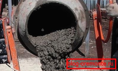 Betonový mixér urychlí a zjednoduší práci. Betonový mixér urychlí a zjednoduší práci.