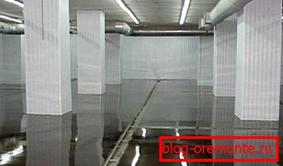 Lesk z epoxidového nátěru Lesk z epoxidového nátěru