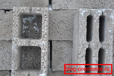 Roztažené hliněné bloky jsou moderní stavební materiál s tepelně izolačním účinkem. Roztažené hliněné bloky jsou moderní stavební materiál s tepelně izolačním účinkem.