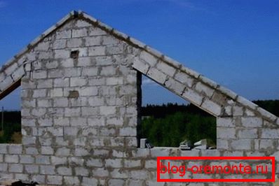 Bloky jsou snadno řezné, není obtížné jim dát požadovaný tvar (na fotografii) Bloky jsou snadno řezné, není obtížné jim dát požadovaný tvar (na fotografii)