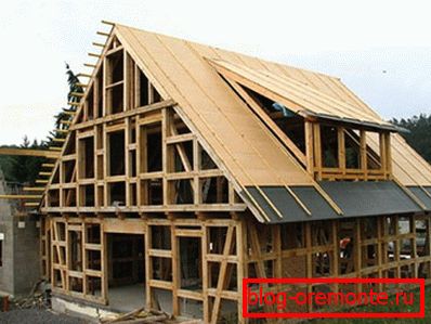 Lepený nosník je dražší než konstrukce rámu, ale bezpečnější a rychlejší. Lepený nosník je dražší než konstrukce rámu, ale bezpečnější a rychlejší.