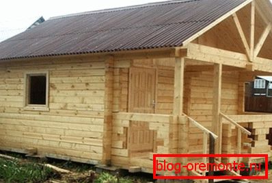 Tyče ve tvaru tyče mohou být instalovány na piloty a konstrukce bloků vyžaduje pevnou základnu nebo přítomnost grilu Tyče ve tvaru tyče mohou být instalovány na piloty a konstrukce bloků vyžaduje pevnou základnu nebo přítomnost grilu
