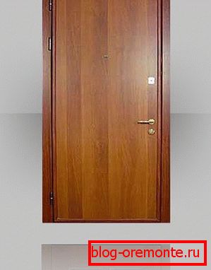 Použití laminátu k dokončení dveří Použití laminátu k dokončení dveří