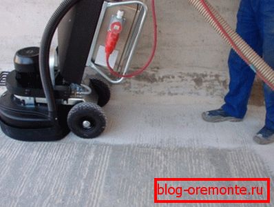 Hrubé broušení odstraňuje horní vrstvu materiálu. Hrubé broušení odstraňuje horní vrstvu materiálu.