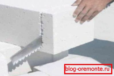 Dokonce i běžná pila vám umožní zpracovat tento materiál přímo na předmětu. Dokonce i běžná pila vám umožní zpracovat tento materiál přímo na předmětu.