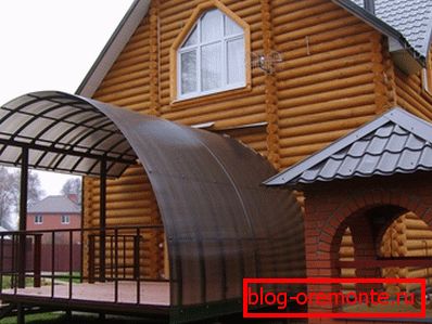 Stříška přes verandu veranda v soukromém domě