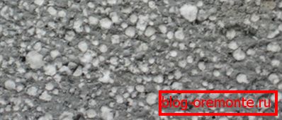 Pro snížení tepelné vodivosti lze do roztoku vložit polystyrenové granule. Pro snížení tepelné vodivosti lze do roztoku vložit polystyrenové granule.