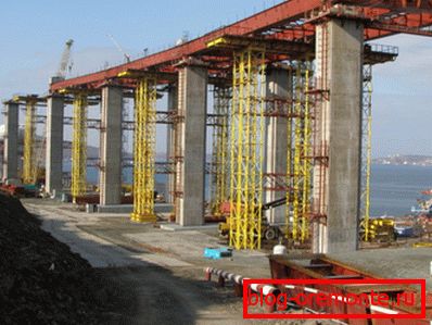 U takových konstrukcí jako na fotografii se používá pouze superhustý beton. U takových konstrukcí jako na fotografii se používá pouze superhustý beton.
