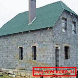 Domy z expandované hlíny jsou mnohem jednodušší, což neumožňuje vytvářet příliš velký tlak na půdu. Domy z expandované hlíny jsou mnohem jednodušší, což neumožňuje vytvářet příliš velký tlak na půdu.