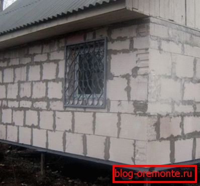 Ekonomický pilulkový základ pod domem z pěnového bloku Ekonomický pilulkový základ pod domem z pěnového bloku