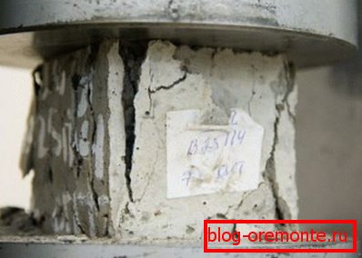 Experimentální stanovení pevnosti v tlaku vzorku Experimentální stanovení pevnosti v tlaku vzorku
