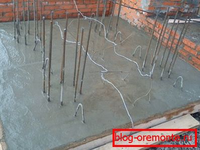 Elektrody v místě následného odlití sloupů Elektrody v místě následného odlití sloupů