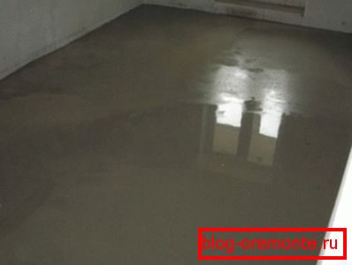 Fotografie betonového potěru v bytě. Fotografie betonového potěru v bytě.