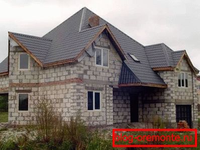 Fotky domu z pěnového betonu. Fotky domu z pěnového betonu.