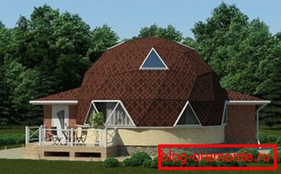Fotografie domu s kupolovou střechou Fotografie domu s kupolovou střechou