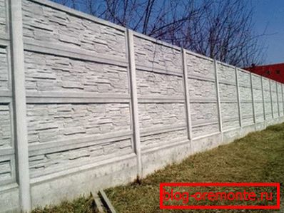 Foto krásného betonového plotu Foto krásného betonového plotu