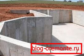 Fotografický pásový základ, který stačí k vytvoření pevného podkladu pro pěnové bloky Fotografický pásový základ, který stačí k vytvoření pevného podkladu pro pěnové bloky