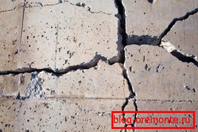 Fotografie poškozeného povrchu Fotografie poškozeného povrchu