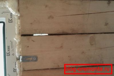Fotografie mezery vytvořené smrštěním materiálu přirozené vlhkosti Fotografie mezery vytvořené smrštěním materiálu přirozené vlhkosti