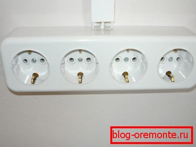 Fotografie instalovaného zásuvky pro čtyři výstupy