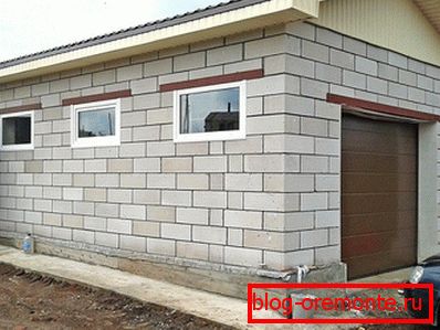 Garáž z pěnových bloků. Garáž z pěnových bloků.