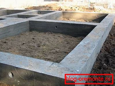 Hliněné půdy jsou velmi náročné na složení betonu pro základy. Hliněné půdy jsou velmi náročné na složení betonu pro základy.