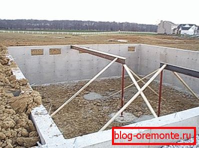 Připravený základ pórobetonových bloků Připravený základ pórobetonových bloků