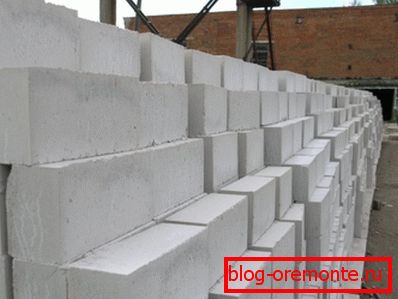 Výrobky ze sádrového betonu jsou nejčastěji vyráběny ve formě bloků. Výrobky ze sádrového betonu jsou nejčastěji vyráběny ve formě bloků.
