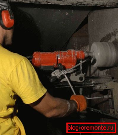 Jak odstranit kus betonu vrtáním Jak odstranit kus betonu vrtáním
