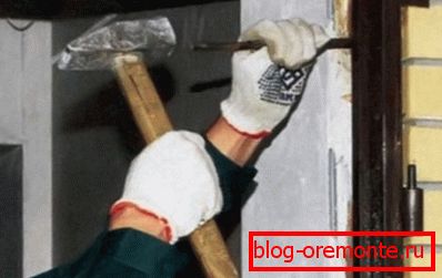 Upevnění skrz krabici jak nainstalovat kovové dveře