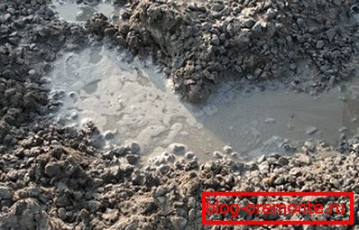 Klasická směs písku, cementu, štěrku a vody. Klasická směs písku, cementu, štěrku a vody.