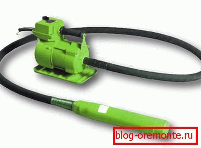 Klasický elektromechanický vibrátor pro beton. Klasický elektromechanický vibrátor pro beton.