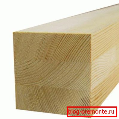 Lepené laminované řezivo o rozměrech 150 x 150 mm.