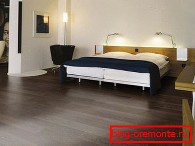 Wenge barevný laminát v ložnici