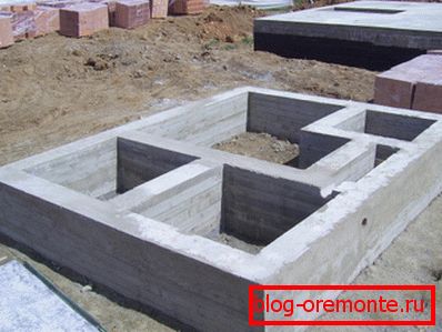 Cast base - nejběžnější konstrukce Cast base - nejběžnější konstrukce
